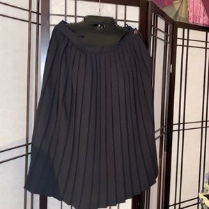 Black pleated skirt
